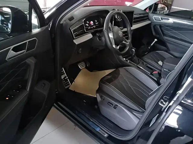 Volkswagen Tiguan L — Фото автомобиля 15