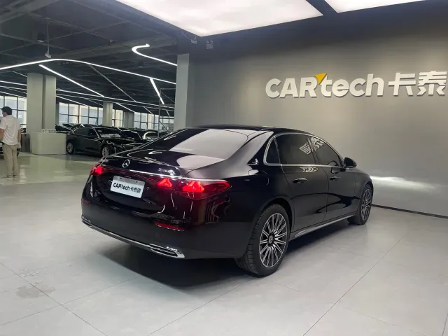 Mercedes-Benz E-Class — Фото автомобиля 4
