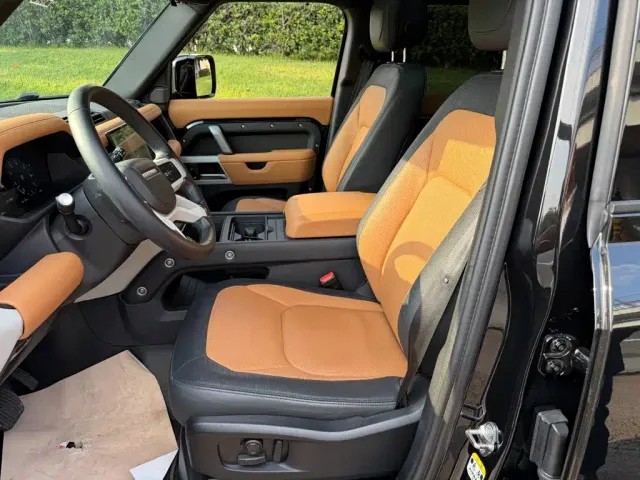 Land Rover Defender — Фото автомобиля 8