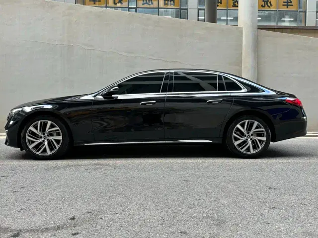 Mercedes-Benz E-Class — Фото автомобиля 3