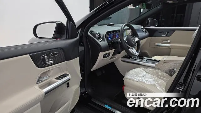 Mercedes-Benz EQA — Фото автомобиля 4
