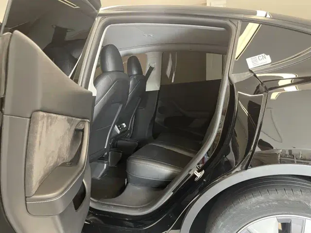 Tesla Model Y — Фото автомобиля 18