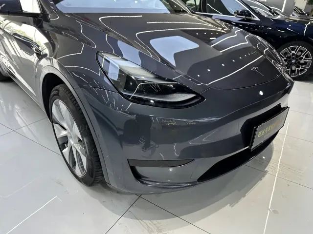 Tesla Model Y — Фото автомобиля 4