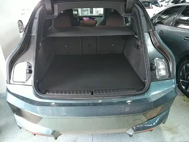 BMW iX — Фото автомобиля 18