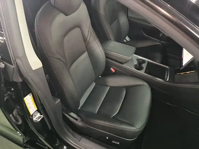 Tesla Model 3 — Фото автомобиля 24