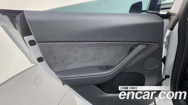Tesla Model Y — Фото автомобиля 14