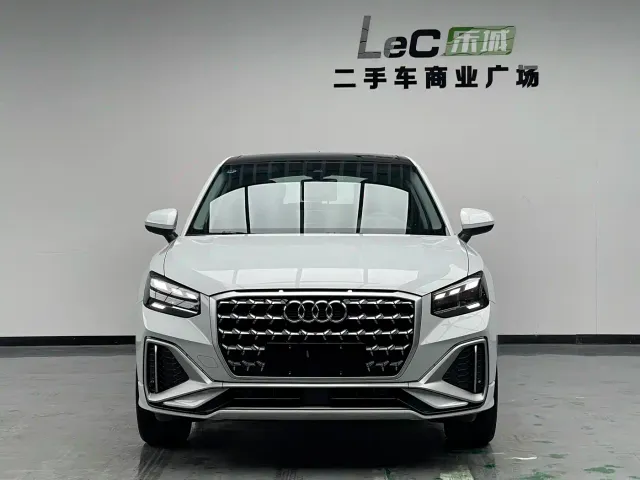 Audi Q2L — Фото автомобиля 2