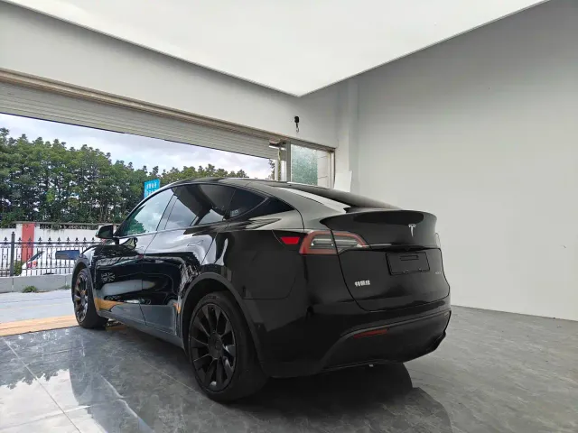 Tesla Model Y — Фото автомобиля 6