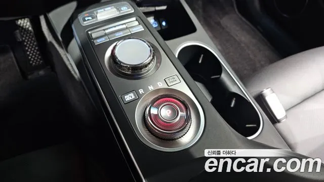 Genesis GV70 — Фото автомобиля 9