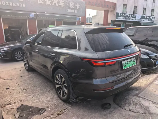 Li Auto ONE — Фото автомобиля 7