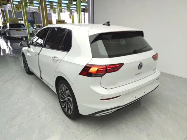 Volkswagen Golf — Фото автомобиля 4