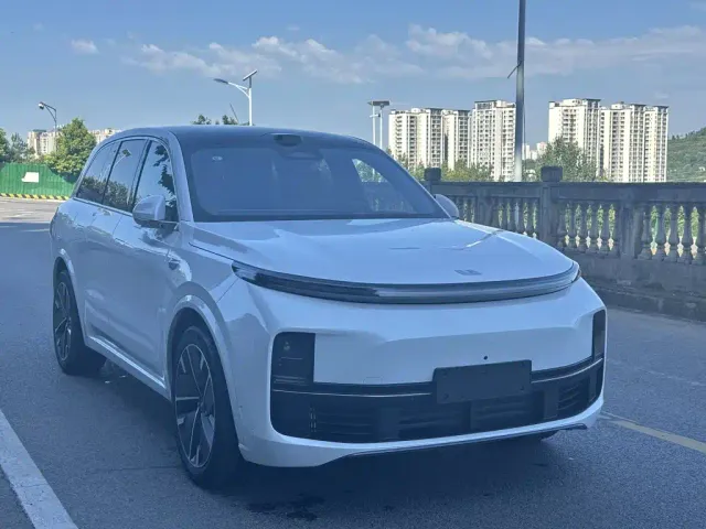 Li Auto L8 — Фото автомобиля 3