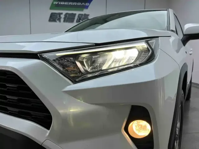 Toyota RAV4 Rongfang 2022 Hybrid 2.5L E-CVT 2WD Elite Edition — Фото автомобиля 17