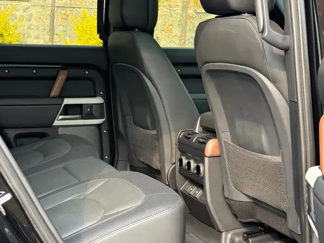 Land Rover Defender — Фото автомобиля 8
