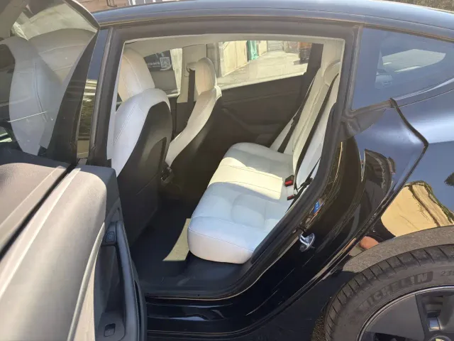 Tesla Model 3 — Фото автомобиля 5