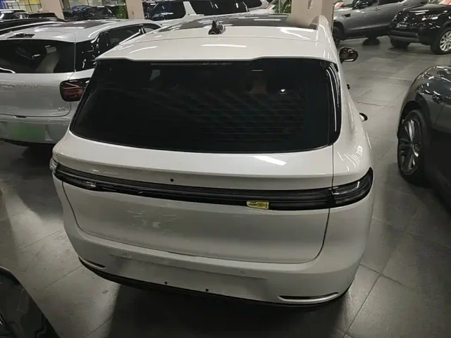 Leapmotor C10 — Фото автомобиля 5