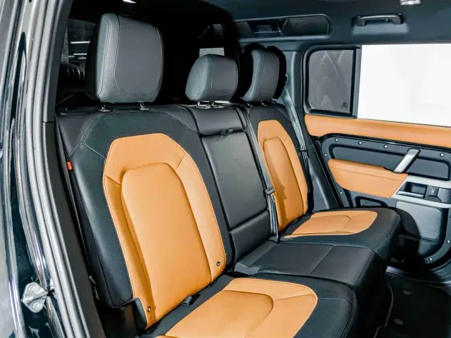 Land Rover Defender — Фото автомобиля 28