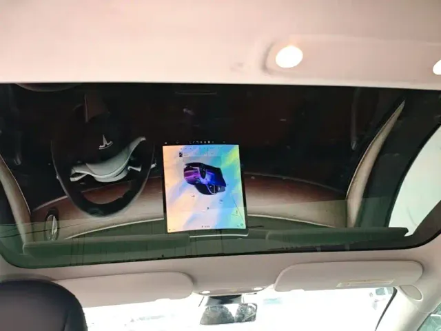 Tesla Model 3 — Фото автомобиля 17