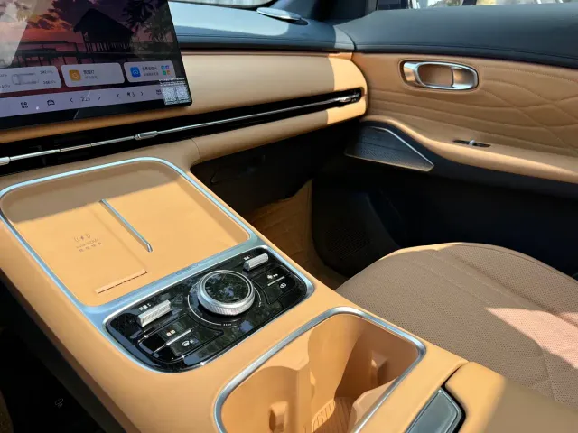 Geely Galaxy Starship 7 EM-i — Фото автомобиля 15