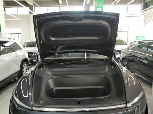 Tesla Model Y — Фото автомобиля 19