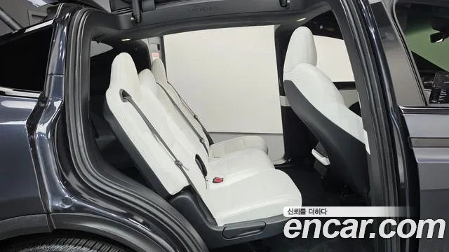 Tesla Model X — Фото автомобиля 11