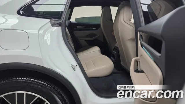 Porsche Macan Electric — Фото автомобиля 16