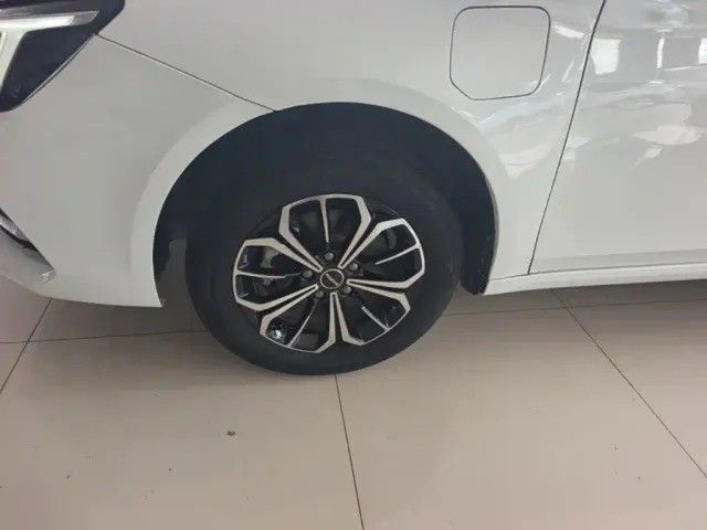 Roewe i6 MAX EV — Фото автомобиля 22