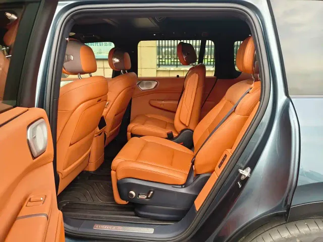 Lynk & Co 900 — Фото автомобиля 7