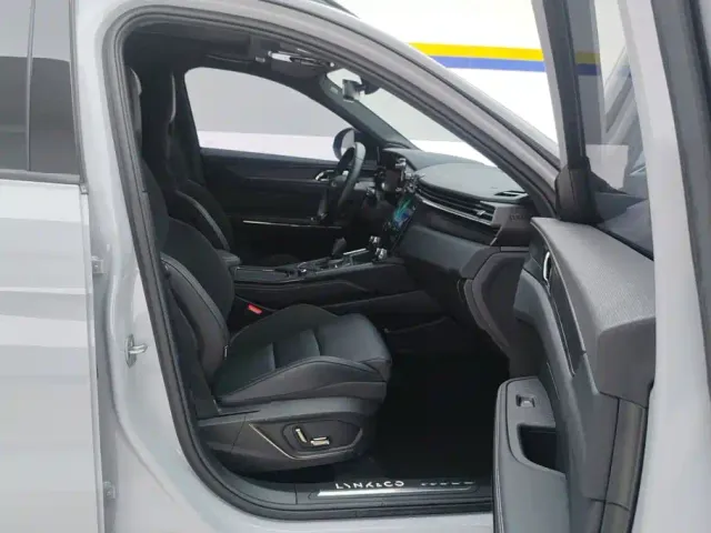 Lynk & Co Lynk & Co 01 EM-P 2023 1.5TD EM-P PM — Фото автомобиля 8