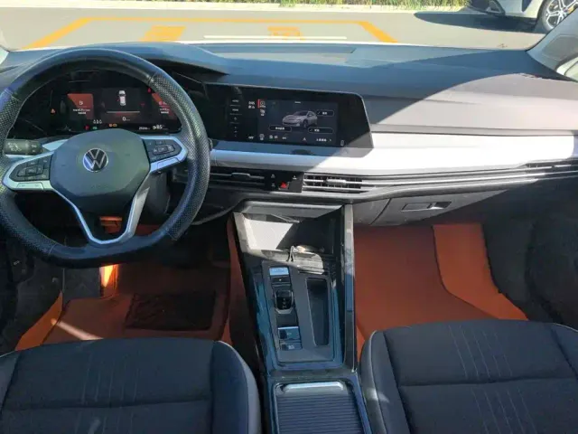 Volkswagen Golf — Фото автомобиля 12