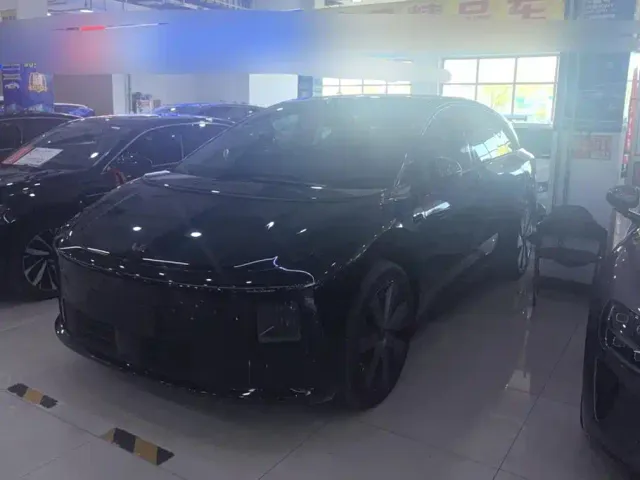 Фотография автомобиля — Li Auto i6