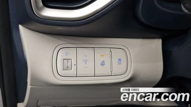 Hyundai Venue — Фото автомобиля 25