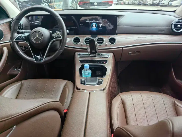 Mercedes-Benz E-Class — Фото автомобиля 3