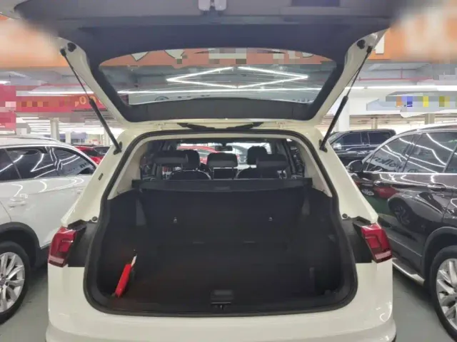 Volkswagen Tiguan L — Фото автомобиля 18