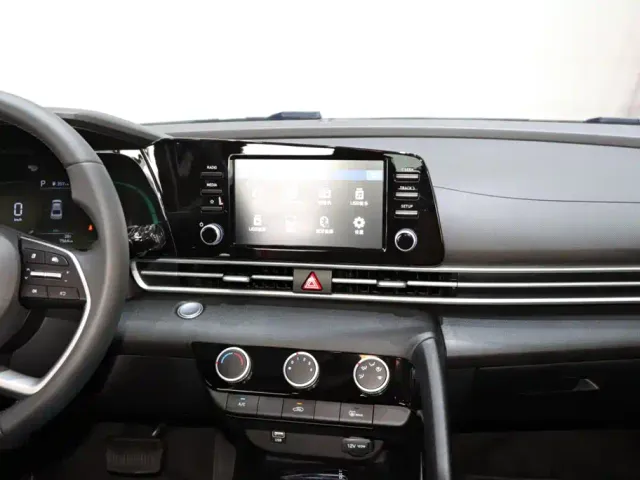 Hyundai Elantra — Фото автомобиля 14