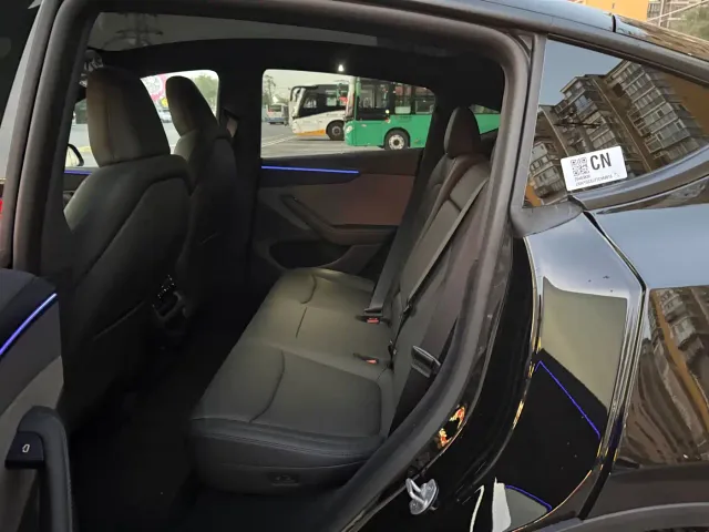 Tesla Model Y — Фото автомобиля 6