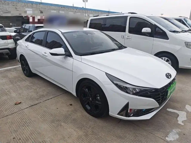 Hyundai Elantra — Фото автомобиля 3