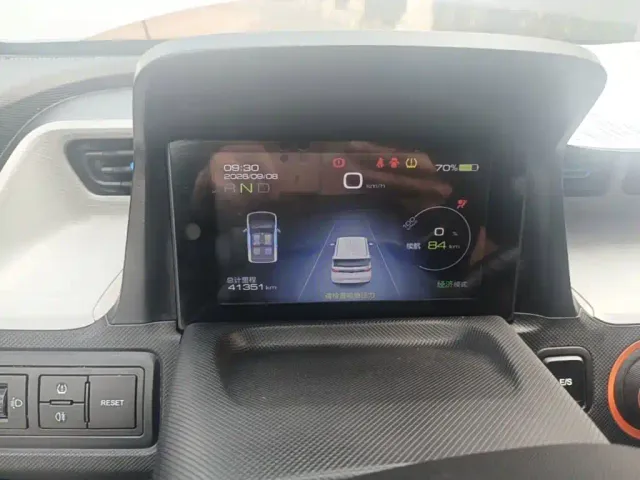 Wuling Hongguang Mini EV — Фото автомобиля 11