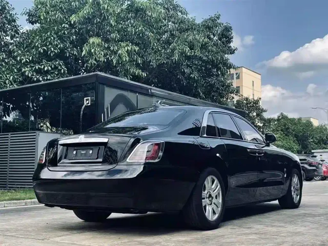 Rolls-Royce Ghost — Фото автомобиля 7