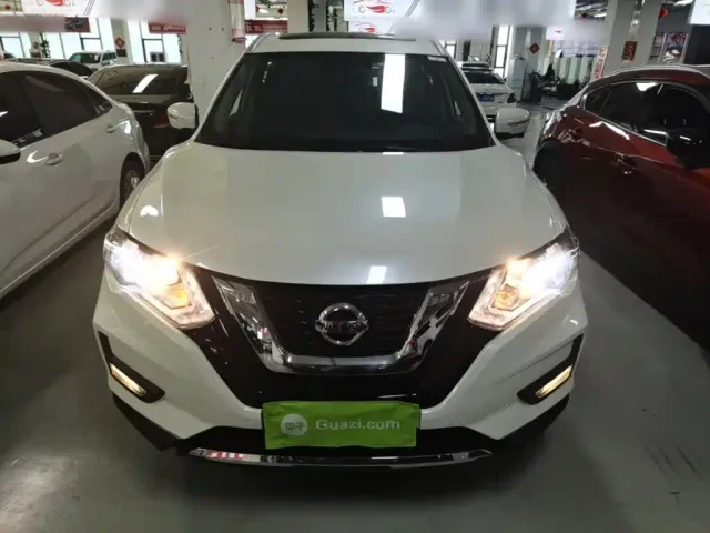 Nissan X-Trail — Фото автомобиля 2