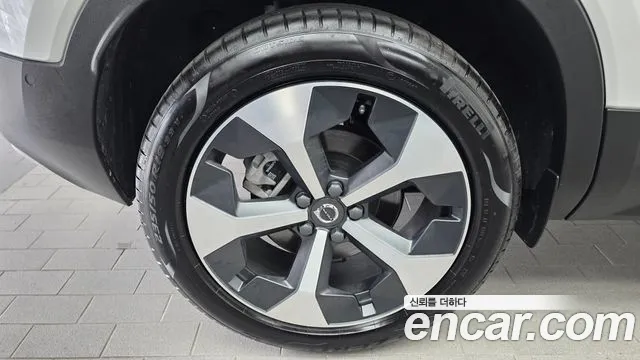 Вольво XC40 B4 Ultimate Bright — Фото автомобиля 4