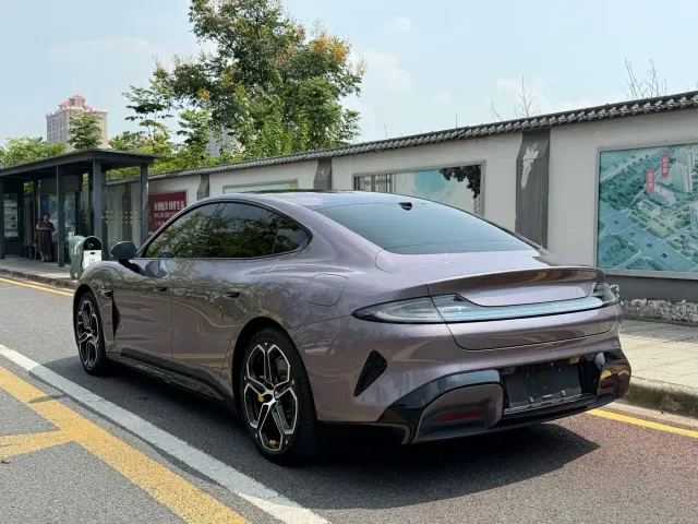 Xiaomi SU7 — Фото автомобиля 12