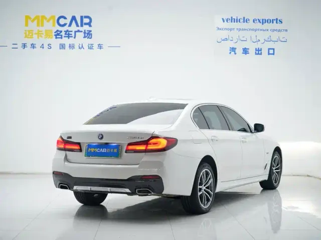 BMW 5 Series — Фото автомобиля 3