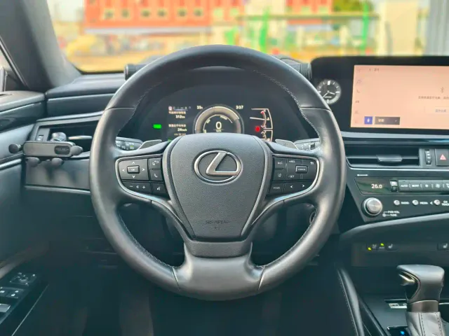 Lexus ES — Фото автомобиля 12