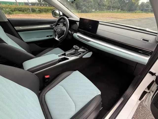 Geely Emgrand L — Фото автомобиля 10