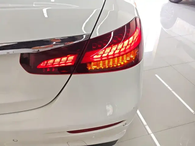 Mercedes-Benz E-Class — Фото автомобиля 7