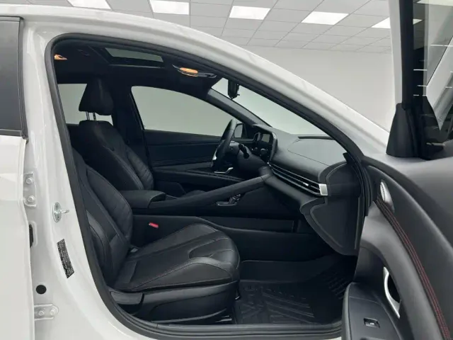Hyundai Elantra — Фото автомобиля 15