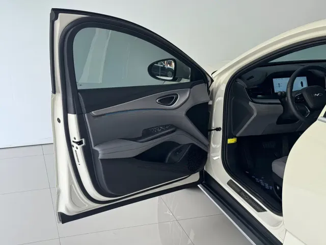 BYD Seal 07 DM-i — Фото автомобиля 13