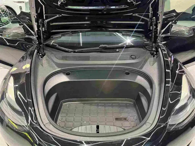Tesla Model 3 — Фото автомобиля 28