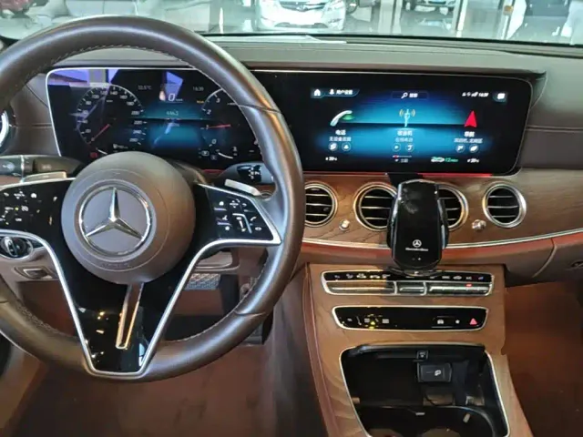 Mercedes-Benz E-Class — Фото автомобиля 9